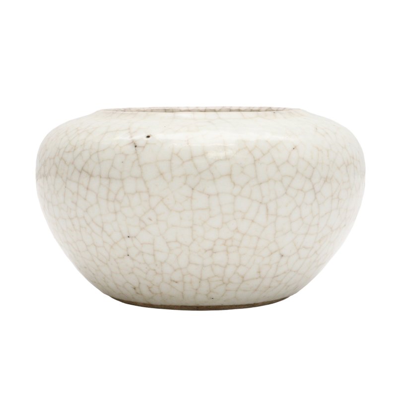 清十九世紀 哥釉水丞 | A Chinese crackle-glazed water pot, Qing dynasty, 19th century