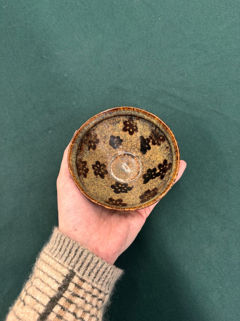 南宋 吉州窰剪紙貼花梅花紋盌 | Santos Collection | A fine Chinese Jizhou 'papercut' 'prunus' bowl, Southern Song dynasty - 图5