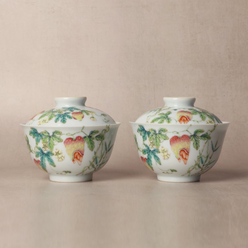 清道光 粉彩癩瓜紋蓋盌一對 《大清道光年製》款 | Santos Collection | A pair of fine Chinese famille-rose 'bitter melon' bowls and covers, Qing dynasty, Daoguang mark and period - 图1