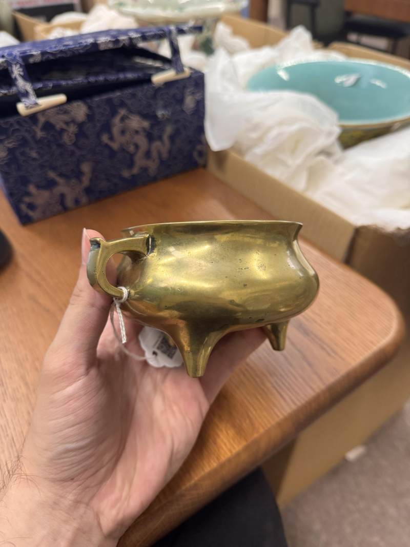清十八/十九世紀 銅鎏金壓經三足爐《宣德》款 | A Chinese polished bronze tripod censer, Qing dynasty, 18th/19th century - 图12