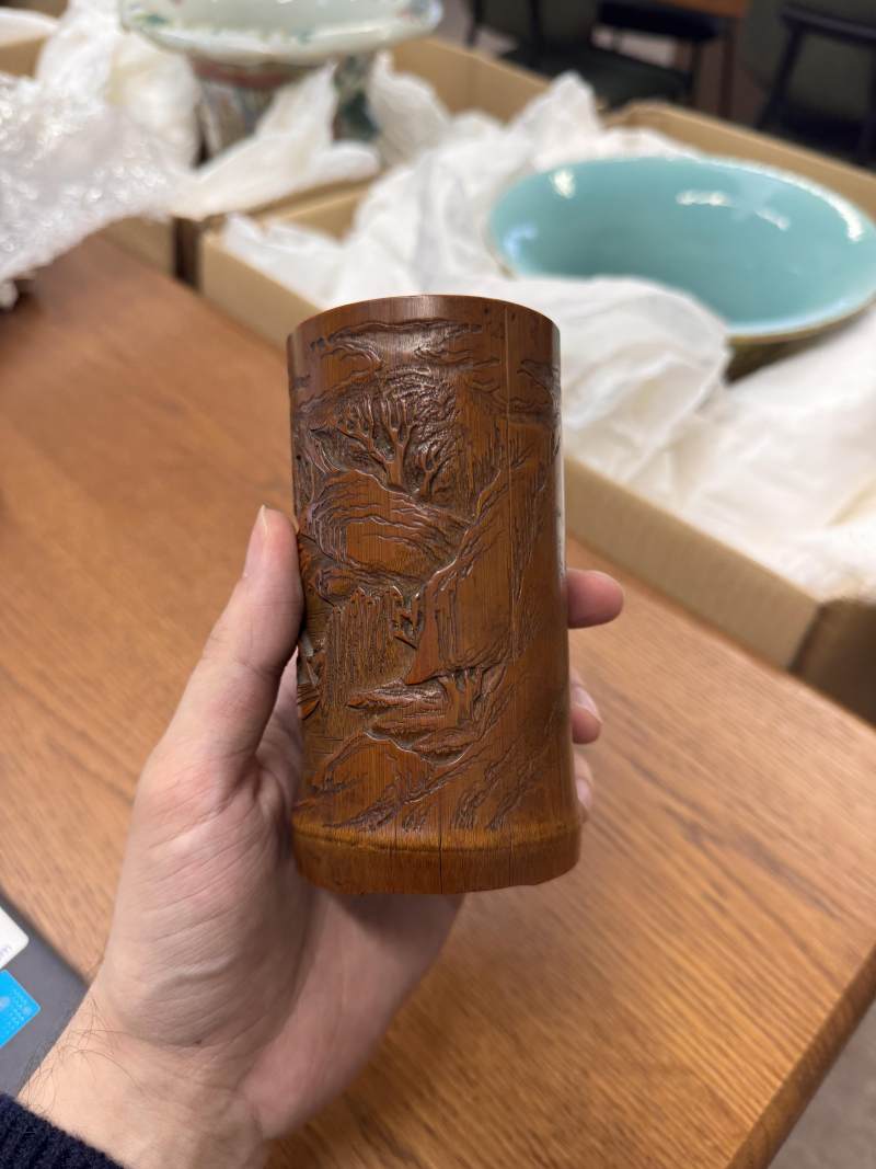清十九世紀 竹雕山水人物圖筆筒 | A Chinese carved bamboo brushpot, Qing dynasty, 19th century - 图8