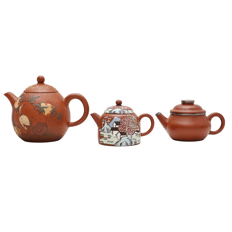 二十世紀 宜興紫砂蓋壺 一組三件 | Three Chinese Yixing zisha teapots and covers, 20th century - 图2