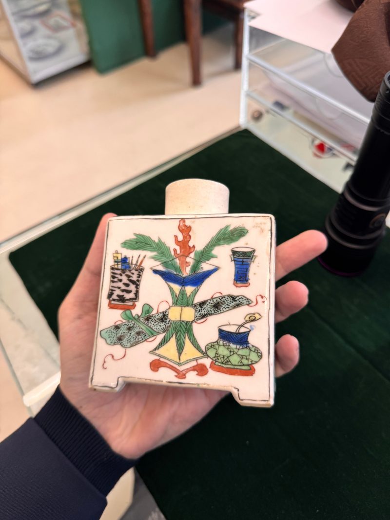 清康熙 粉彩花卉紋茶蓋罐 | Santos Collection | A Chinese export famille-rose tea caddy, Qing dynasty, Kangxi period - 图16
