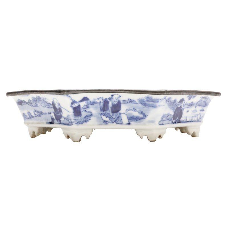 清十八/十九世紀 青花八方花盆托 | A Chinese blue and white octagonal jardinière stand, Qing dynasty, 18th/19th century