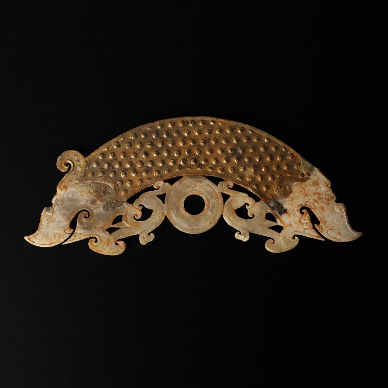 十九/二十世紀 仿古瑞獸紋玉牌 | A Chinese archaistic carved jade 'mythical beast' plaque, 19th/20th century