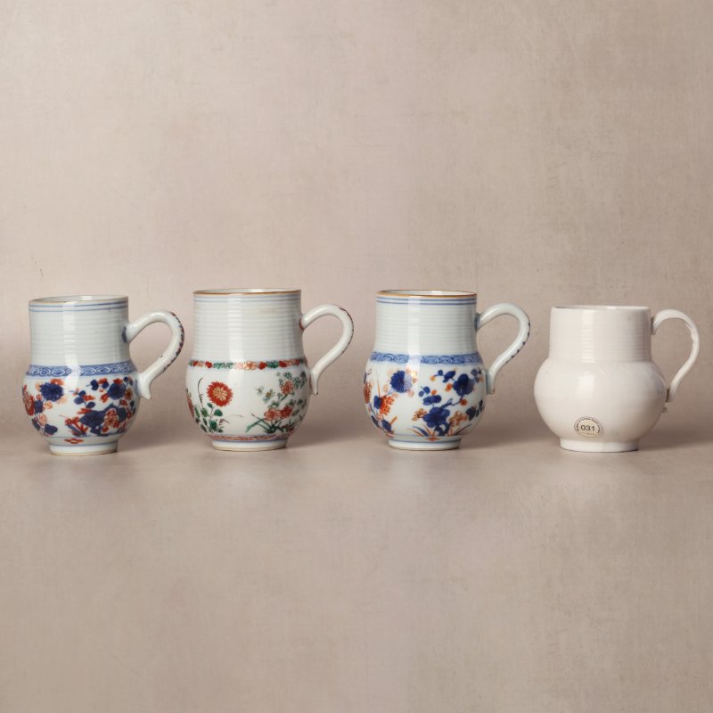 清康熙 伊萬里彩繪花卉紋馬克盃一組 | Santos Collection | A group of Chinese export Imari 'floral' mugs, Qing dynasty, Kangxi period - 图7