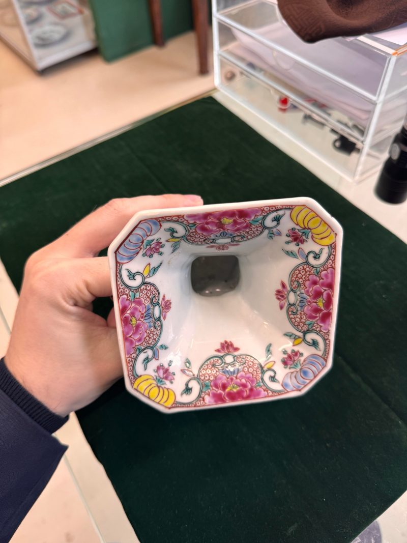 清雍正 粉彩花卉紋渣斗 | Santos Collection | A Chinese export famille-rose 'floral' spittoon, Qing dynasty, Yongzheng period - 图17