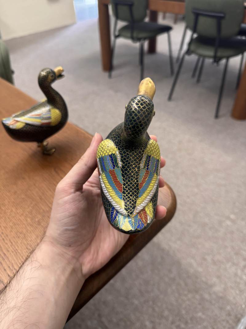 清十八世紀 掐絲琺瑯銅鍍金寶鴨像一對 | A pair of Chinese cloisonné enamel and gilt-bronze duck figures, Qing dynasty, 18th century - 图9