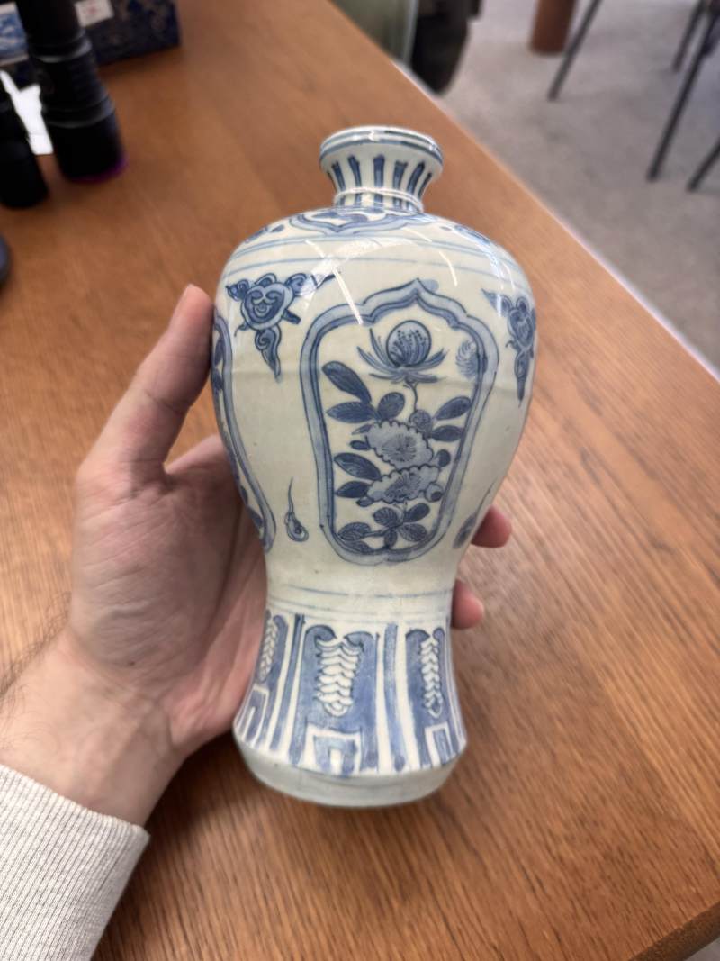 明十六世紀 青花花卉紋梅瓶 | Santos Collection | A Chinese blue and white 'floral' vase, meiping, Ming dynasty, 16th century - 图7
