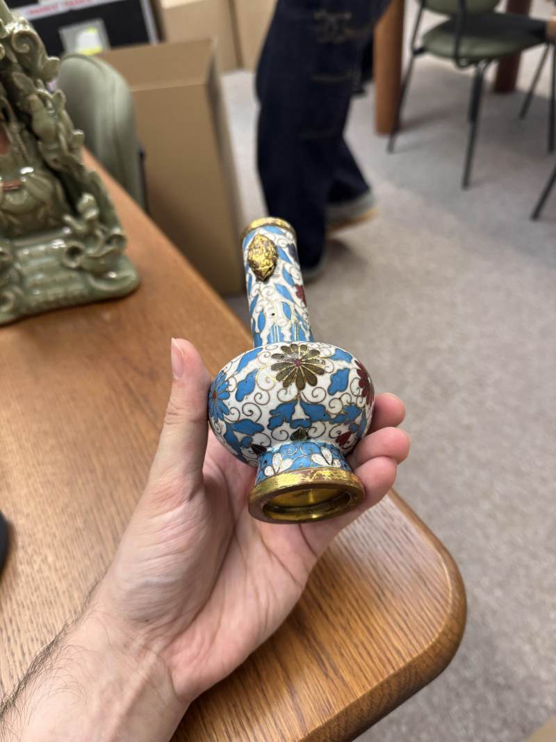 明十六/十七世紀 掐絲琺瑯掐絲菊紋銅胎鎏金瓶 《景泰年製》款 | A Chinese cloisonné enamel and gilt-bronze 'chrysanthemum' vase, Ming dynasty, 16th/17th century - 图22