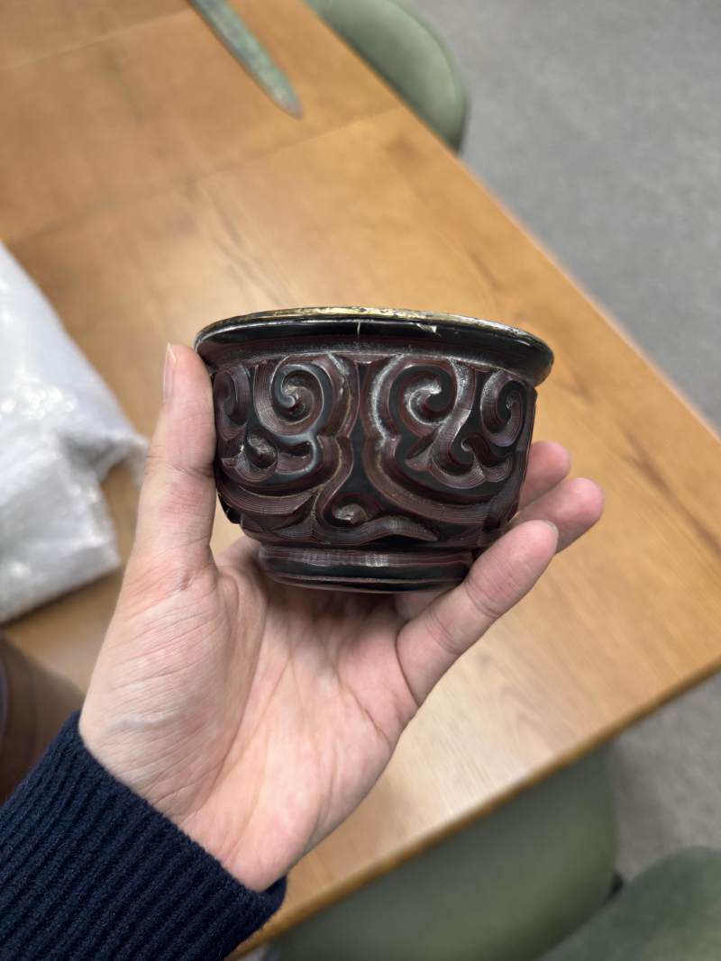 元/明 剔犀花卉紋盃一對 | A rare pair of Chinese 'tixi' lacquer cups, Yuan/Ming dynasty - 图6