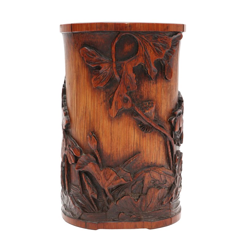 十九/二十世紀 竹雕蓮池圖筆筒 | A Chinese carved bamboo 'lotus pond' brush pot, 19th/20th century - 图4