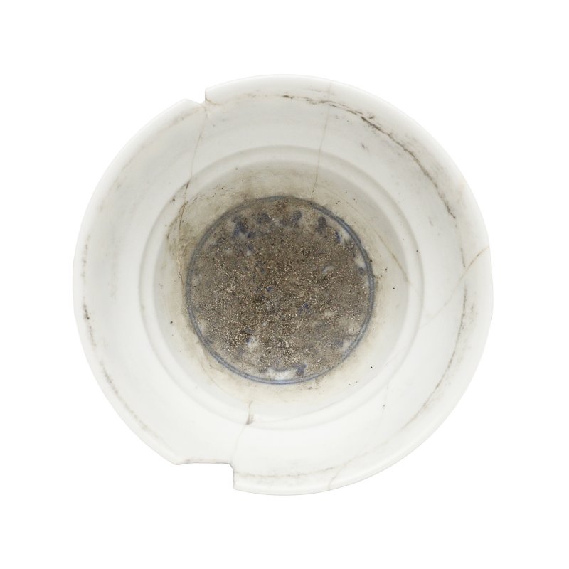 清乾隆 青花蓮瓣紋折腰盌《大清乾隆年製》款 | A Chinese blue and white ogee bowl, Qing dynasty, Qianlong mark and of the period - 图4