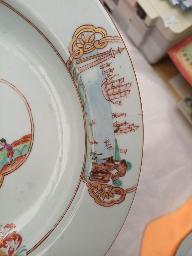 清乾隆 約1745年 粉彩紋章圖盤一組四件 | Four fine and rare Chinese export armorial soup bowls, Qing Dynasty, Qianlong Period, circa 1745 - 图21