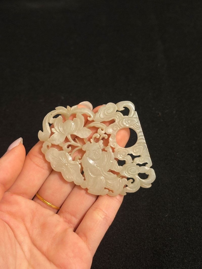 晚清 鏤雕白玉⌈和合二仙⌋帶扣 | A RETICULATED WHITE JADE TWO-PART 'HEHE ERXIAN' BELT PLAQUE - 图4