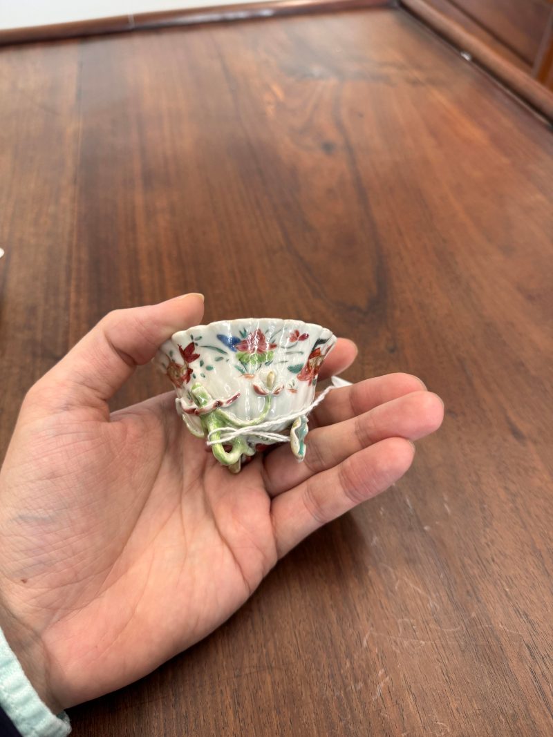 清雍正 粉彩荷塘金魚紋盃及小盤 | Santos Collection | A Chinese export famille-rose 'carp and lotus' cup and saucer, Qing dynasty, Yongzheng period - 图36