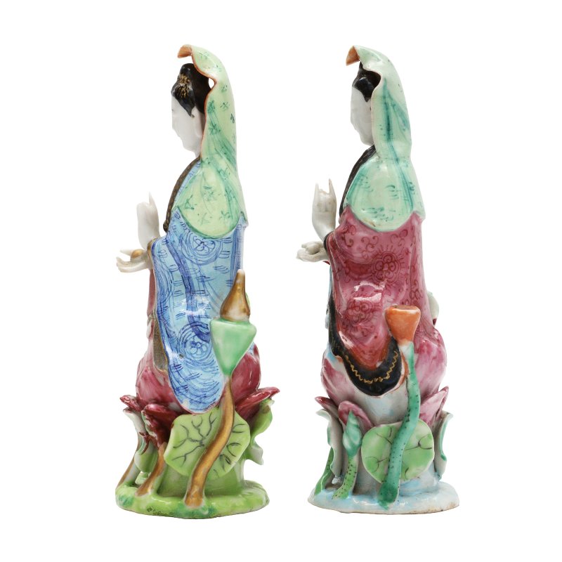 十九世紀 粉彩觀音菩薩立像一對 | Two Chinese famille-rose figures of Guanyin, 19th century - 图2