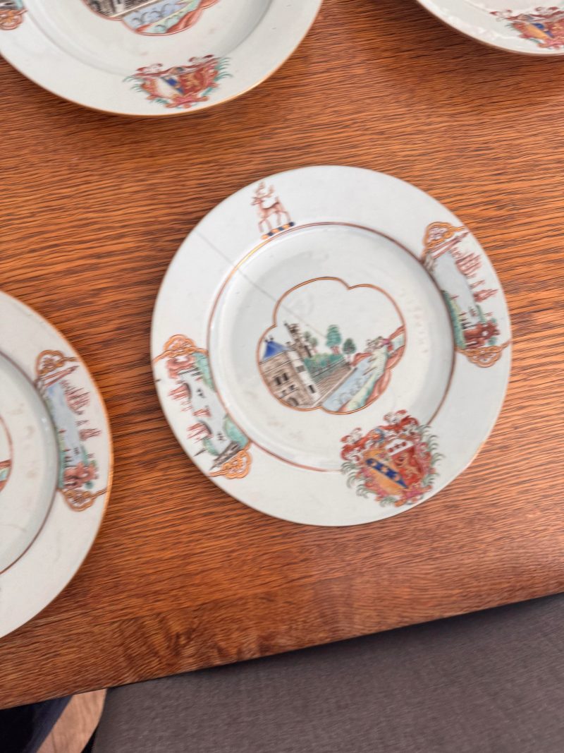 清乾隆 約1745年 粉彩紋章圖盤一組四件 | Four fine and rare Chinese export armorial soup bowls, Qing Dynasty, Qianlong Period, circa 1745 - 图8