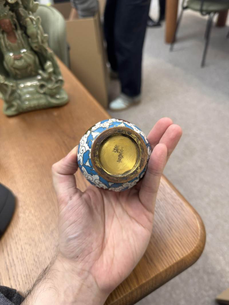 明十六/十七世紀 掐絲琺瑯掐絲菊紋銅胎鎏金瓶 《景泰年製》款 | A Chinese cloisonné enamel and gilt-bronze 'chrysanthemum' vase, Ming dynasty, 16th/17th century - 图12