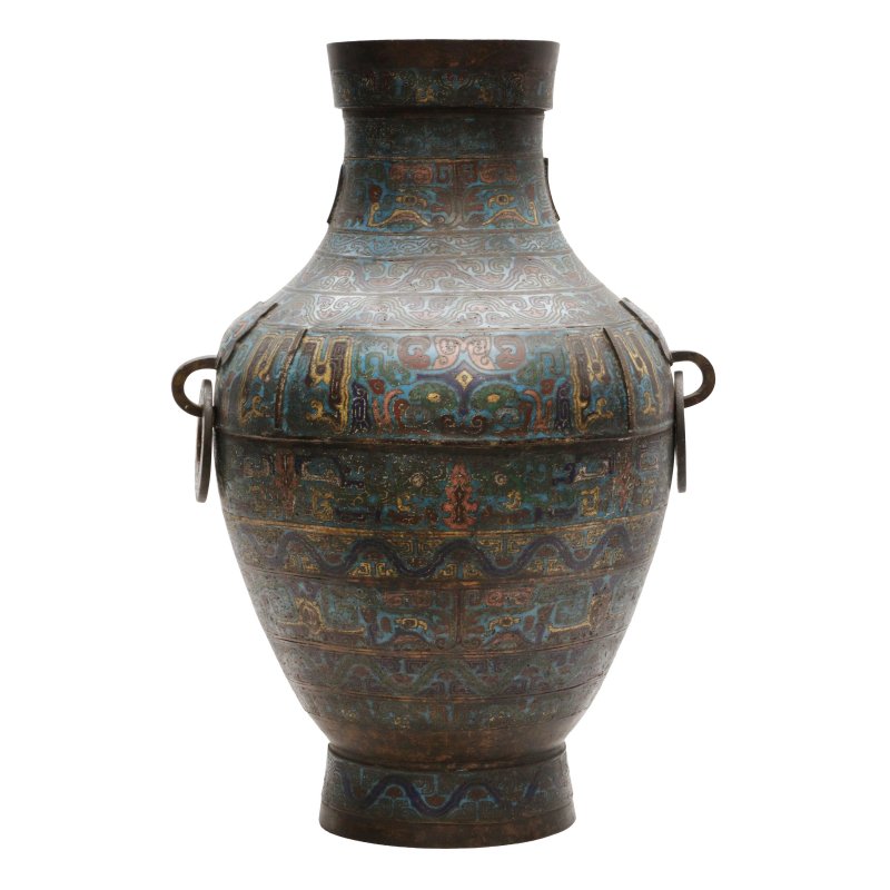 十八/十九世紀 銅胎掐絲琺瑯饕餮紋瓶 | A large Chinese cloisonné enamel bronze 'taotie' vase, 18th/19th century