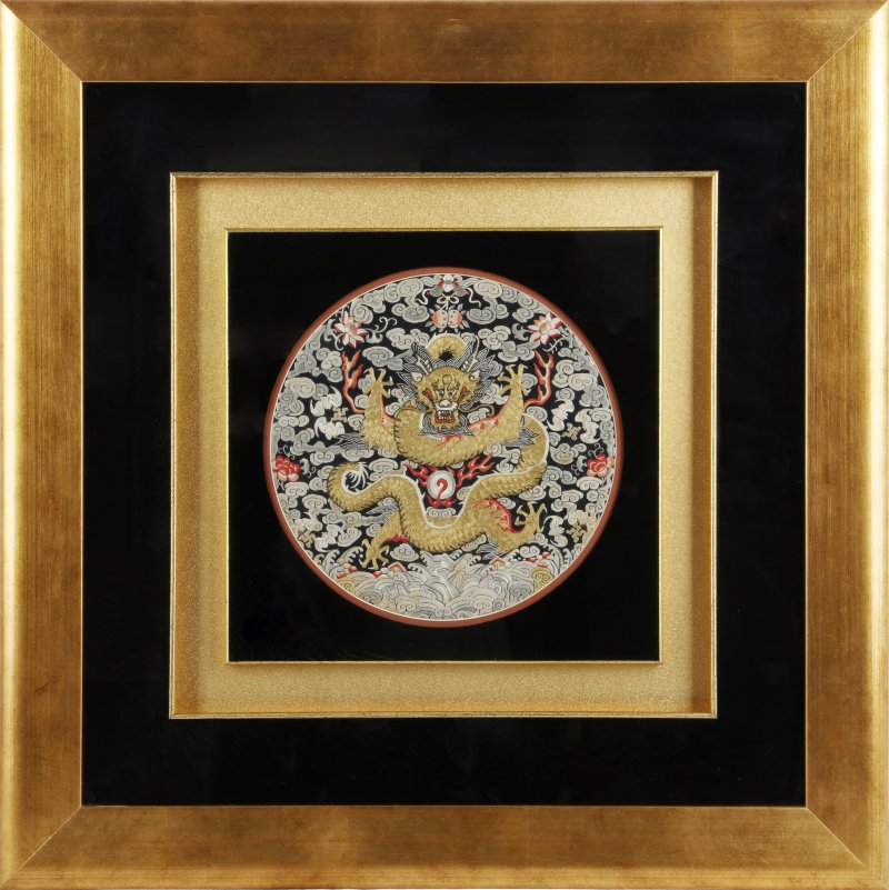 二十世紀 刺繡絲織吉服褂料片一組四件 | Four Chinese embroidered silk 'robe' panels, 20th century - 图7