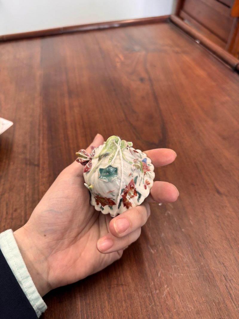 清雍正 粉彩荷塘金魚紋盃及小盤 | Santos Collection | A Chinese export famille-rose 'carp and lotus' cup and saucer, Qing dynasty, Yongzheng period - 图30