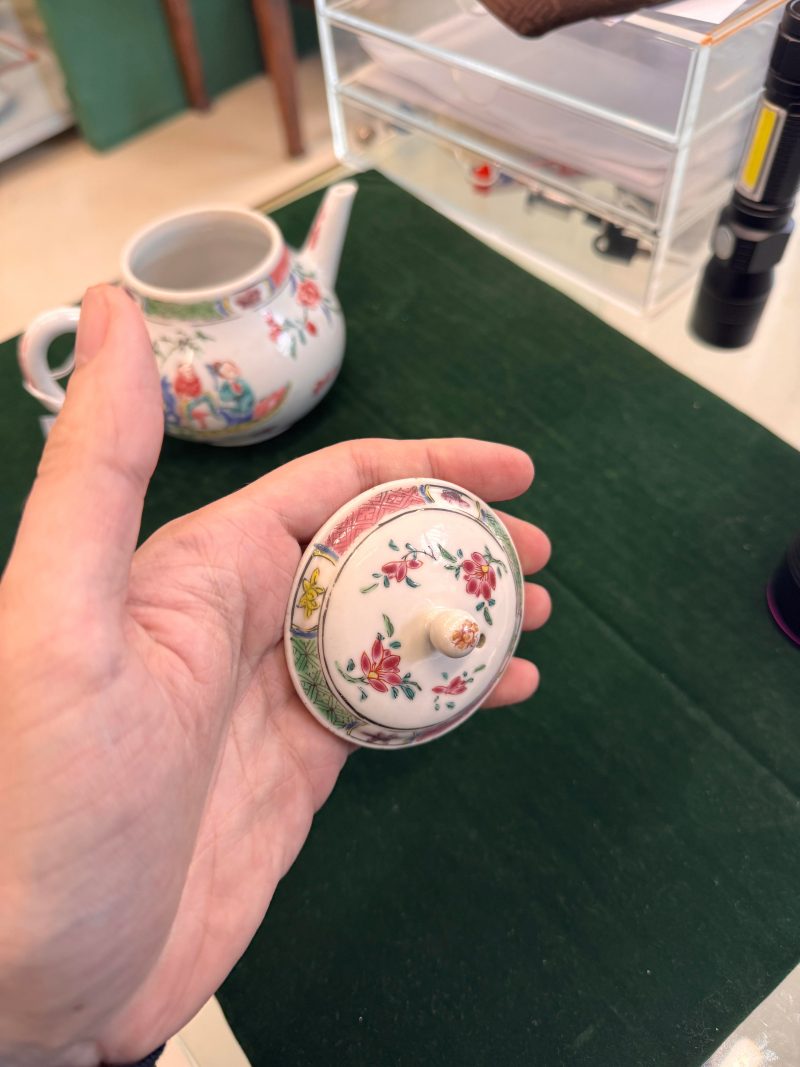清乾隆 粉彩花卉紋蓋壼 | Santos Collection | A Chinese famille-rose 'floral' teapot, Qing dynasty, Qianlong period - 图29