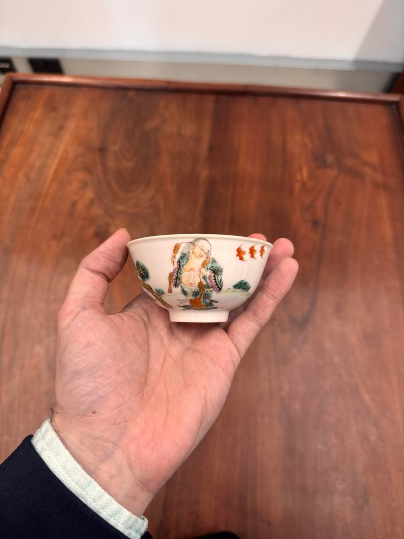 清同治 粉彩仙人圖盌 《同治年製》款 | A Chinese famille-rose 'immortal' bowl, Qing dynasty, Tongzhi period - 图5
