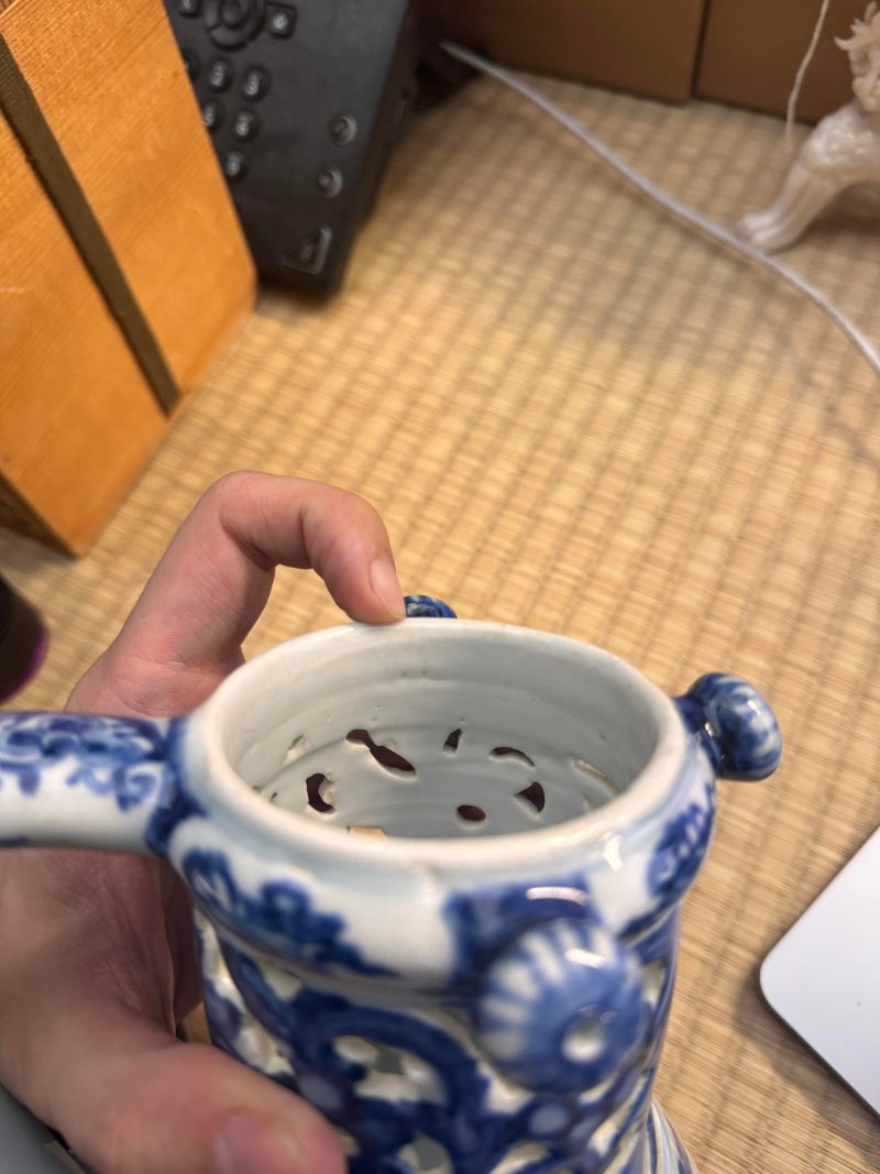 清康熙 青花庭院仕女圖執壺 | Santos Collection | A rare Chinese export blue and white 'puzzle' jug, Qing dynasty, Kangxi period - 图21