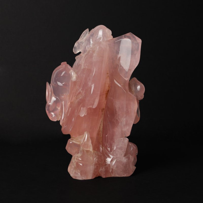 二十世紀 粉晶雕仙人把件 | A large Chinese rose quartz carved 'immortals' group, 19th/20th century - 图3