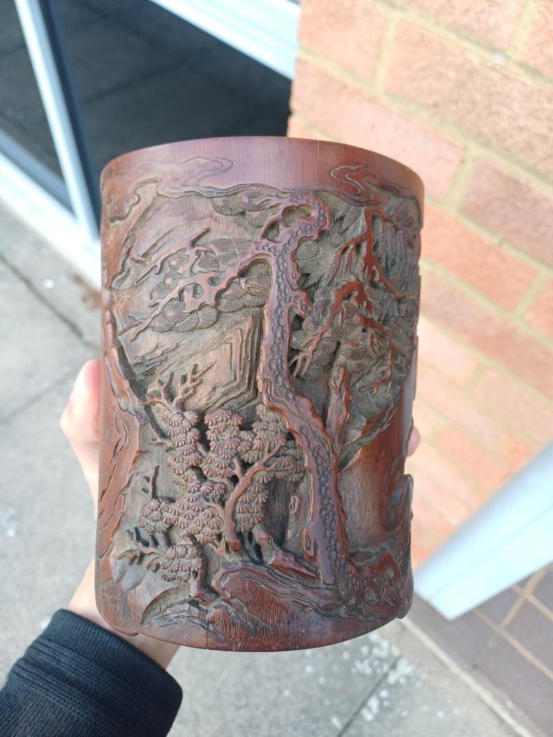 清十八世紀 竹雕鹿順回園圖筆筒《其吉作》款 | A Chinese carved bamboo 'Lushun Huiyuan' brush pot, bitong, Qing dynasty, 18th century - 图8