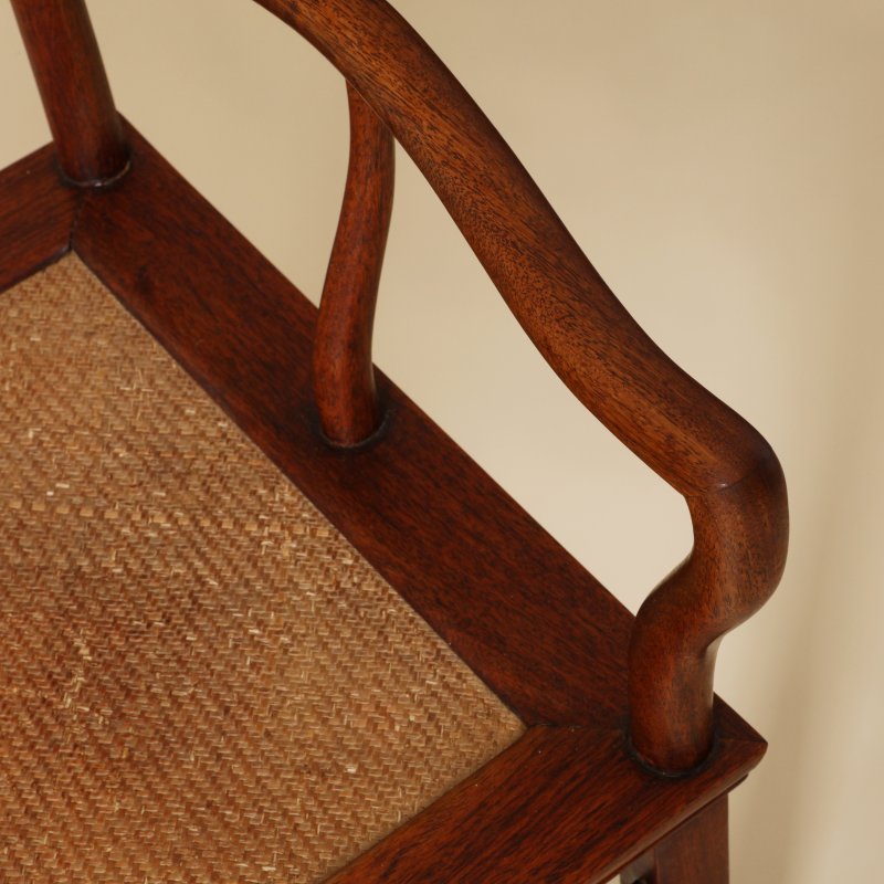 清十八世紀 花梨木四出頭官帽椅一對 | Ulrich Hausmann Collection | A pair of Chinese huali 'official's hat' yoke-back armchairs, sichutou guanmaoyi, Qing dynasty, 18th century - 图8