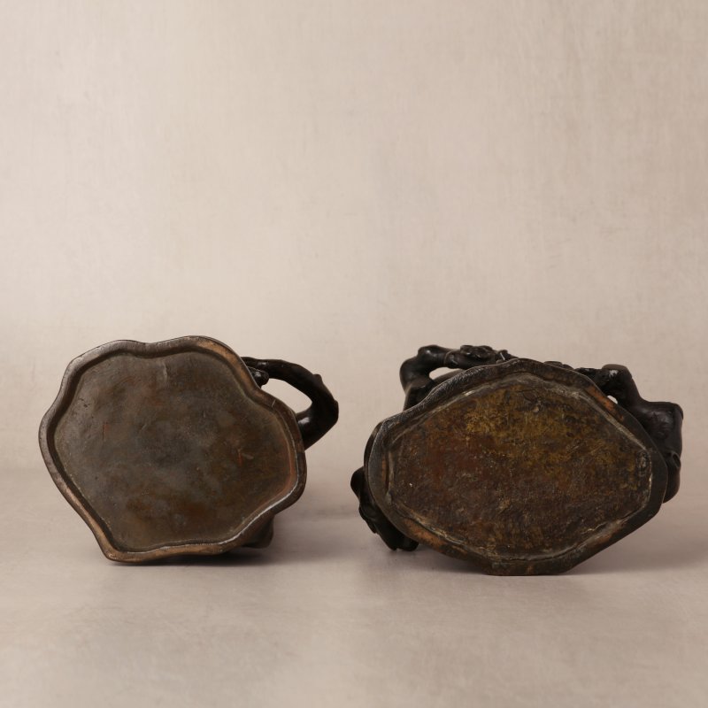 明末至清初 十七世紀 銅臘梅紋瓶一對 | A pair of Chinese bronze 'prunus' vases, late Ming-early Qing dynasty, 17th century - 图26