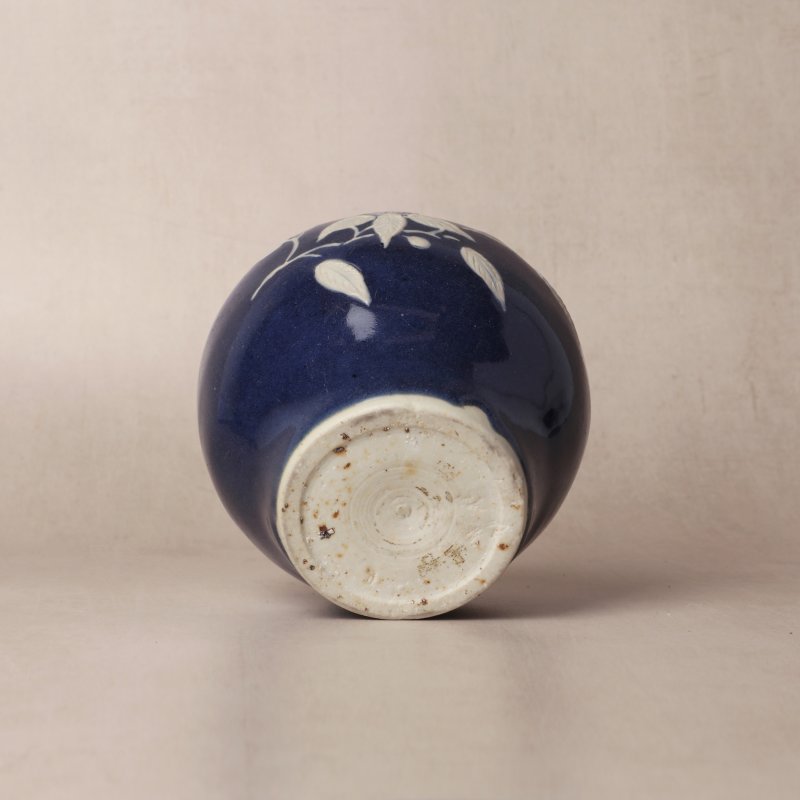 明末 漳州窯藍釉白彩罐 | Santos Collection | A Chinese Zhangzhou (Swatow) blue-glazed slip-decorated jar, late Ming dynasty - 图3