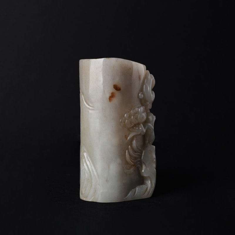 晚清 青灰玉靈猴紋筆筒 | A Chinese grey jade 'monkeys' brush pot, late Qing dynasty - 图4