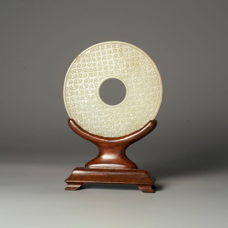 清 白玉微沁勾連雲紋璧 及座 | A WHITE JADE DISC, BI