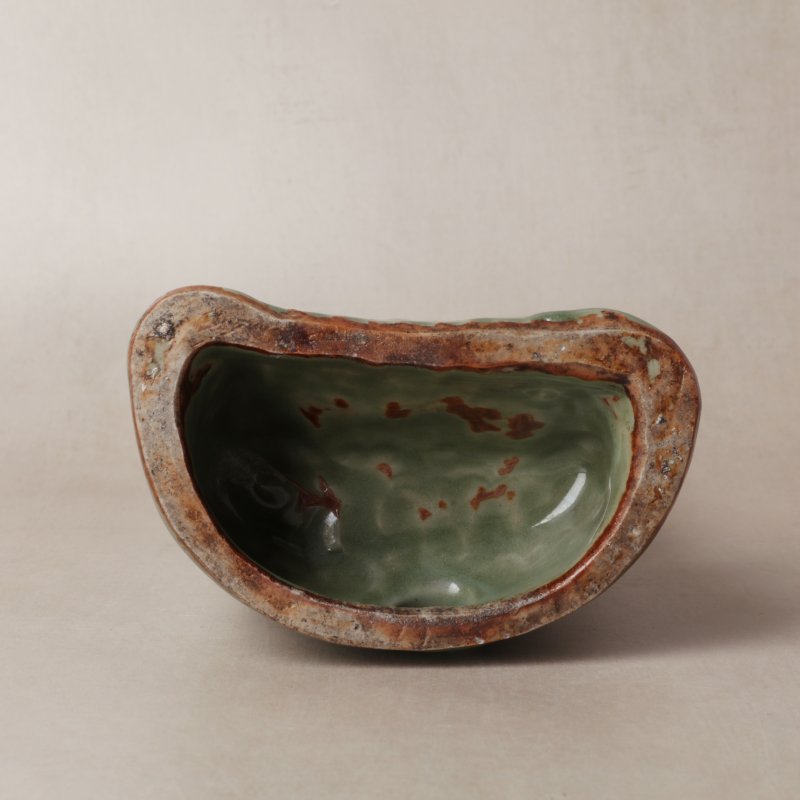 明 青釉素胎觀音菩薩坐像 | A Chinese celadon-glazed biscuit 'Guanyin' figure group, Ming dynasty - 图13