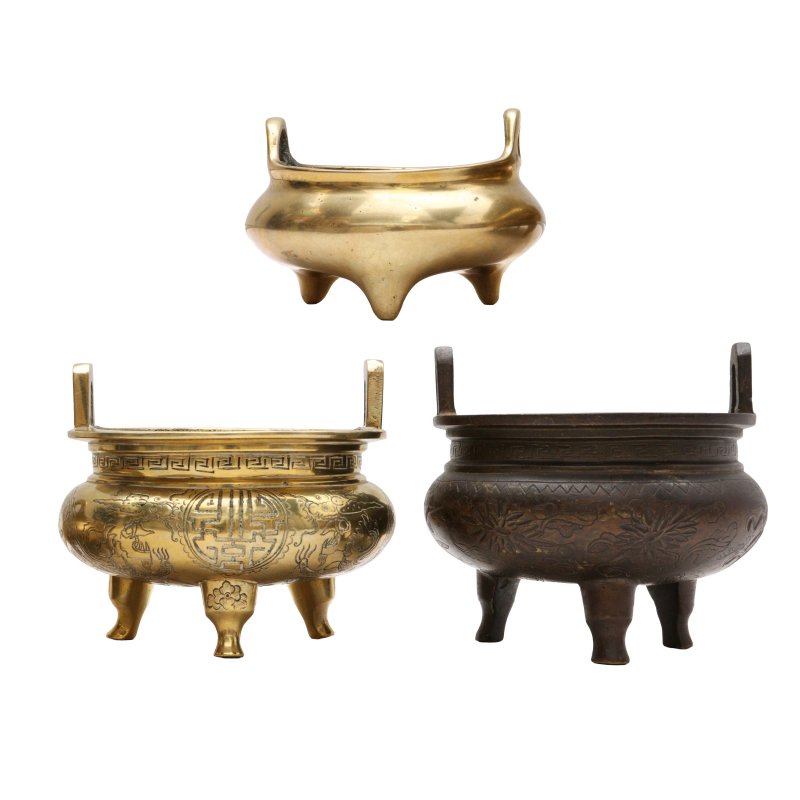清十八/十九世紀 各式銅三足沖天耳爐一組三件 | Three Chinese gilt-bronze censers, Qing dynasty, 18th/19th century - 图3