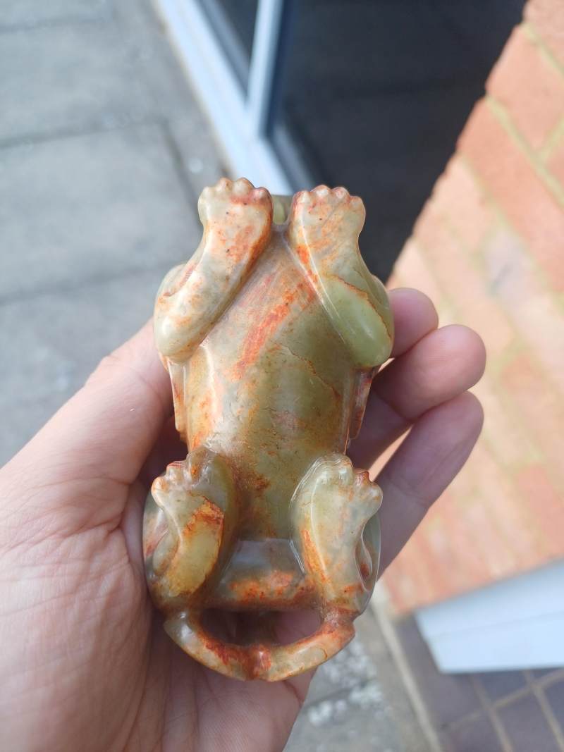 二十世紀 青玉帶皮瑞獸擺件 | A Chinese celadon and russet jade 'mythical beast' carving, 20th century - 图15