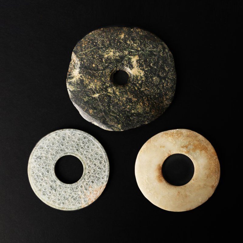 十九/二十世紀 仿古玉璧一組三件 | A group of three archaistic jade discs, bi, 19th/20th century - 图2
