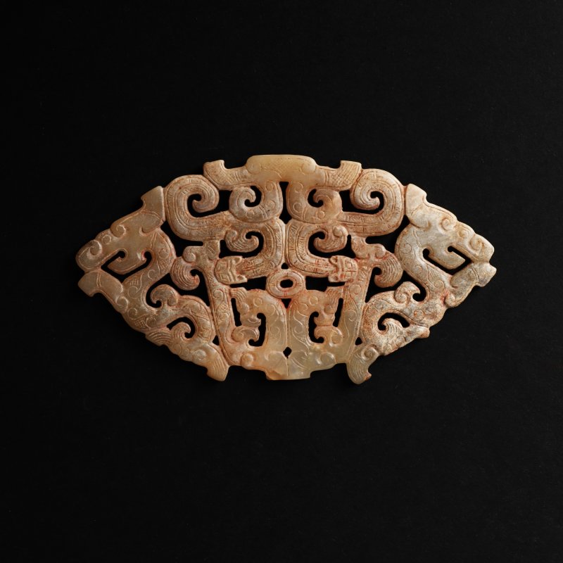 十九/二十世紀 仿古螭龍紋玉佩 | A Chinese archaistic jade 'chilong' dragon amulet pendant, 19th/20th century - 图2