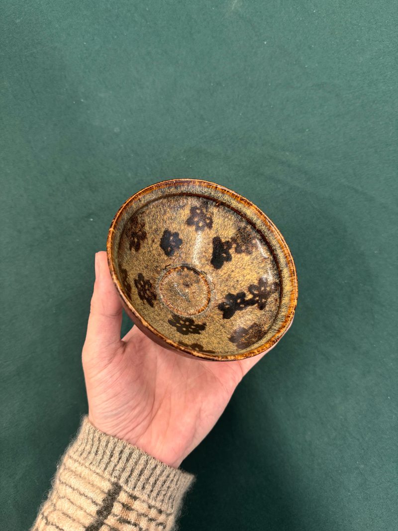 南宋 吉州窰剪紙貼花梅花紋盌 | Santos Collection | A fine Chinese Jizhou 'papercut' 'prunus' bowl, Southern Song dynasty - 图24