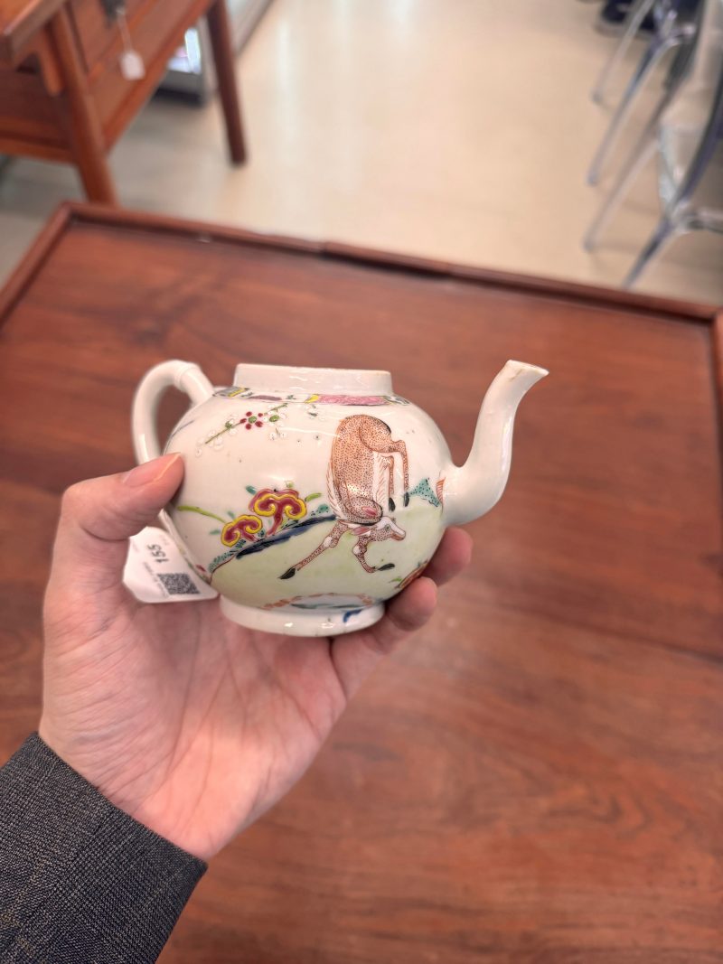 清雍正 粉彩瑞鹿圖蓋壺 | Santos Collection | A Chinese export famille-rose 'deer' teapot, Qing dynasty, Yongzheng period - 图26