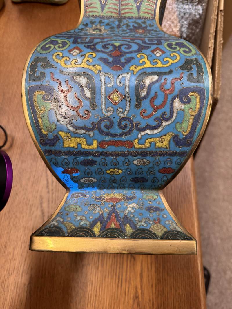 十七世紀 掐絲琺瑯掐絲掐絲銅鍍金饕餮紋方壺 | A fine Chinese cloisonné enamel and gilt-bronze 'taotie' vase, fanghu, Ming dynasty, 17th century - 图32