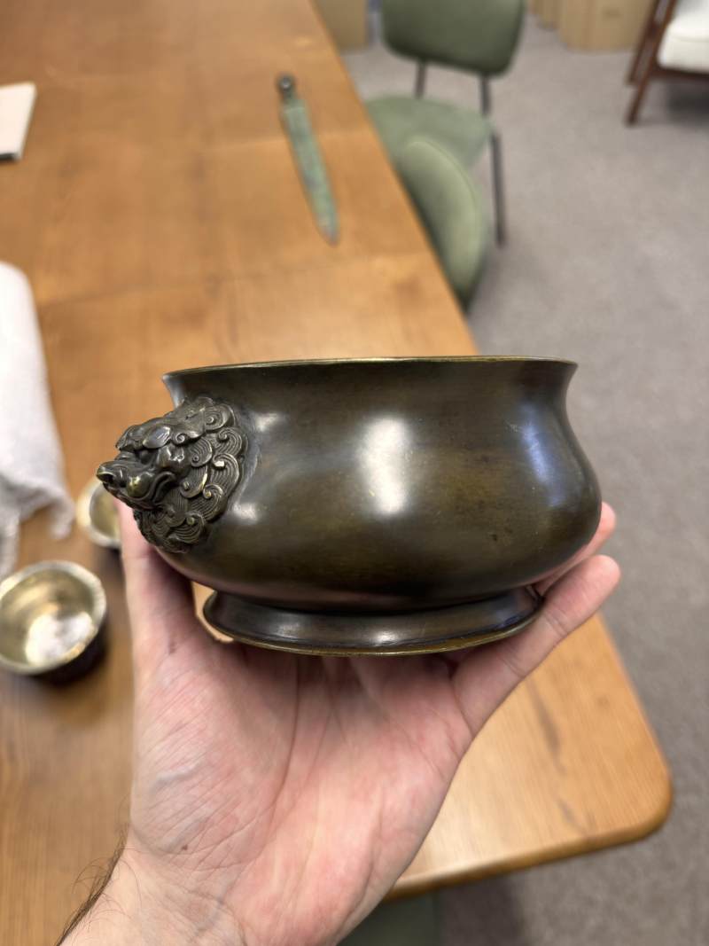 清十八至十九世紀 銅獅耳爐 《許氏聖威家藏》款 | A Chinese bronze bombé censer, Qing dynasty, 18th-19th century - 图7