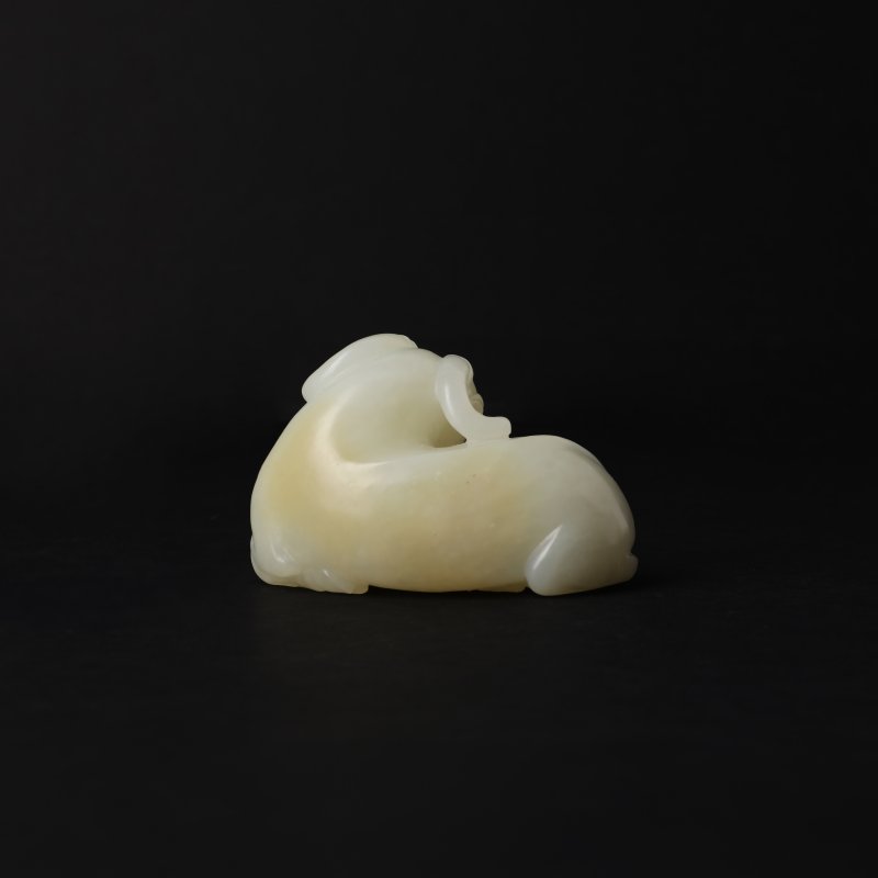 二十世紀 青白玉雕羊擺件 | A Chinese pale-celadon jade carving of a ram, 20th century - 图3