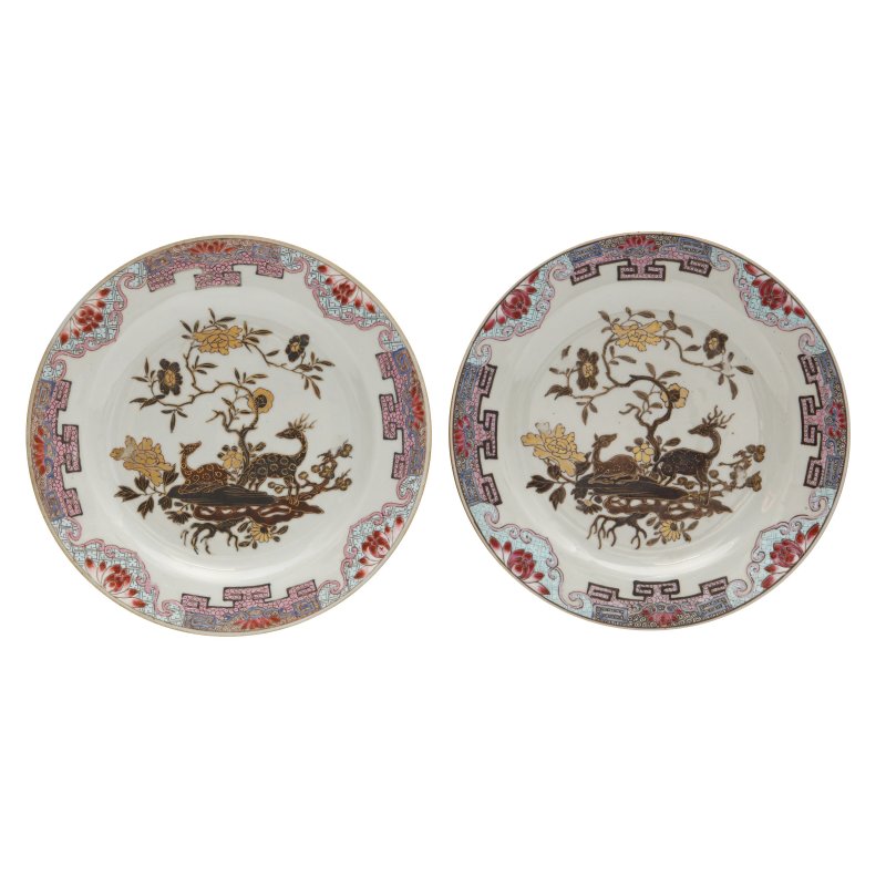 清十八世紀 粉彩描金花卉紋盤一對 | A pair of Chinese export gilt-decorated famille-rose dishes, Qing dynasty, 18th century