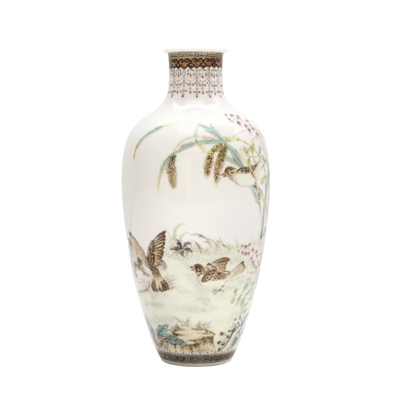 民國 粉彩花鳥圖瓶 《大清雍正年製》款 | A Chinese famille-rose 'sparrows' vase, Republic period