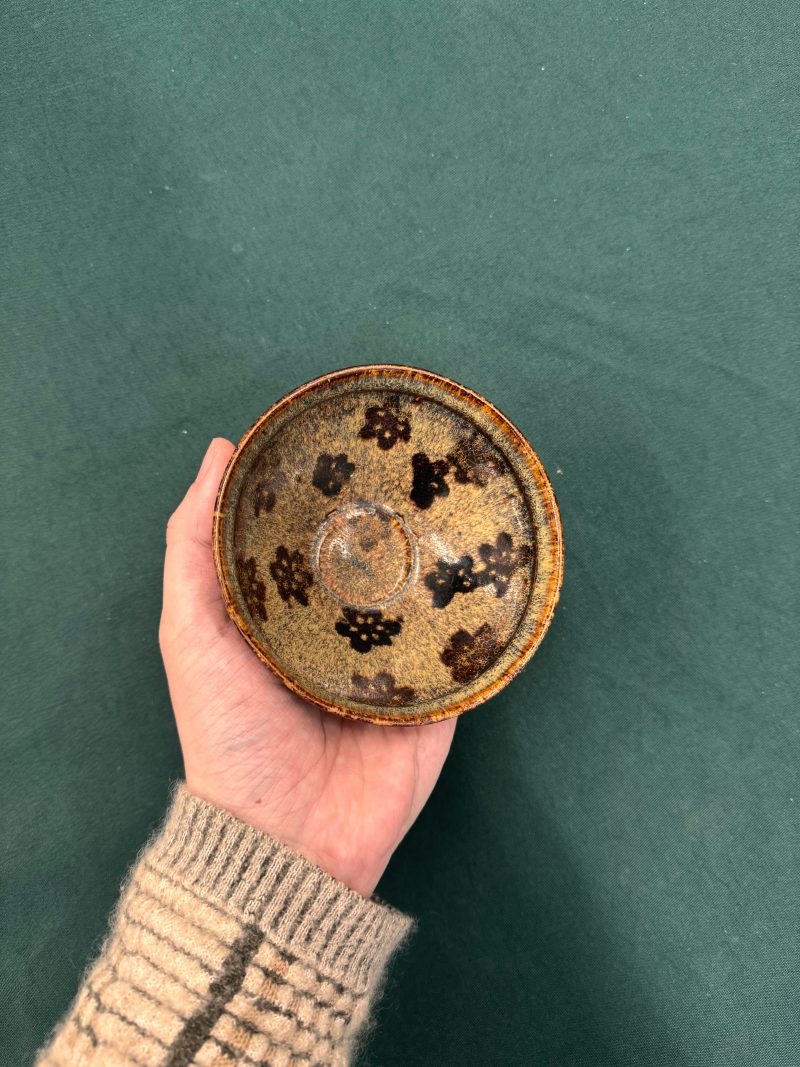 南宋 吉州窰剪紙貼花梅花紋盌 | Santos Collection | A fine Chinese Jizhou 'papercut' 'prunus' bowl, Southern Song dynasty - 图6