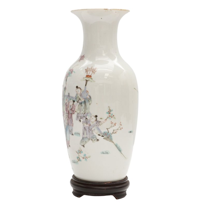 清十九/二十世紀 粉彩人物圖瓶 | A Chinese famille-rose 'figural' vase, Qing dynasty, 19th/20th century - 图2